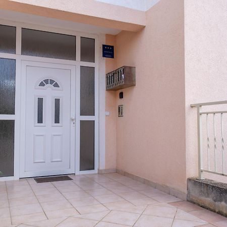 Charmante Wohnung Fusslaeufig Zum Meer In Funtana Exteriér fotografie