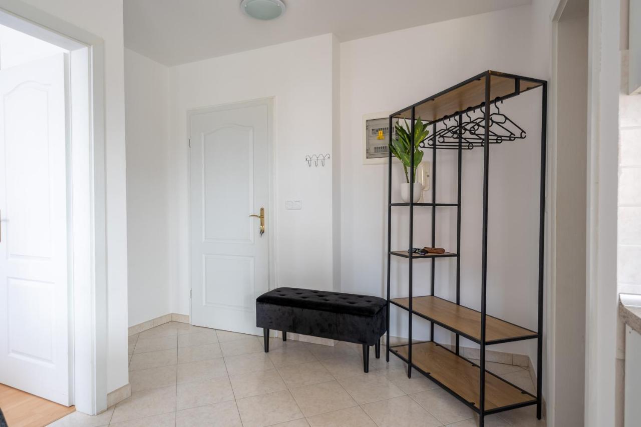 Charmante Wohnung Fusslaeufig Zum Meer In Funtana Exteriér fotografie
