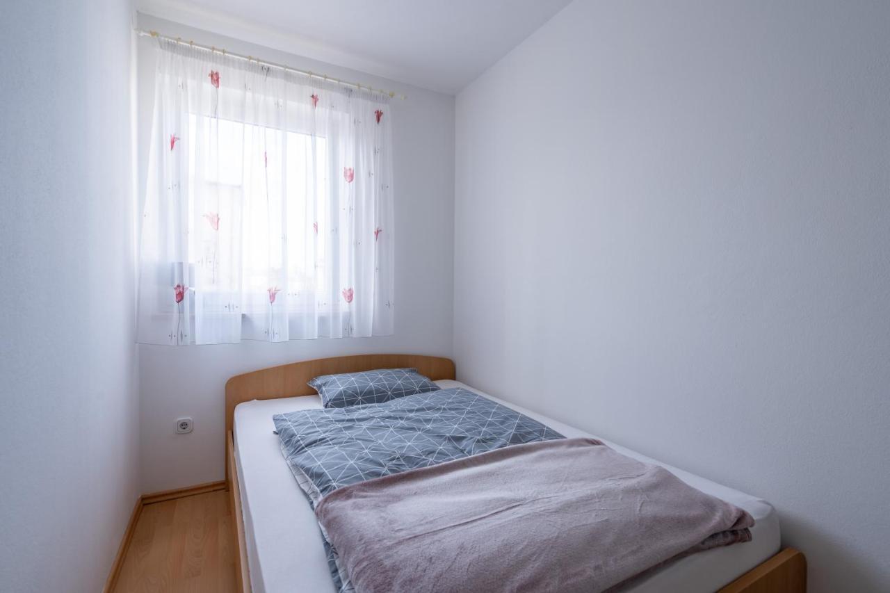 Charmante Wohnung Fusslaeufig Zum Meer In Funtana Exteriér fotografie